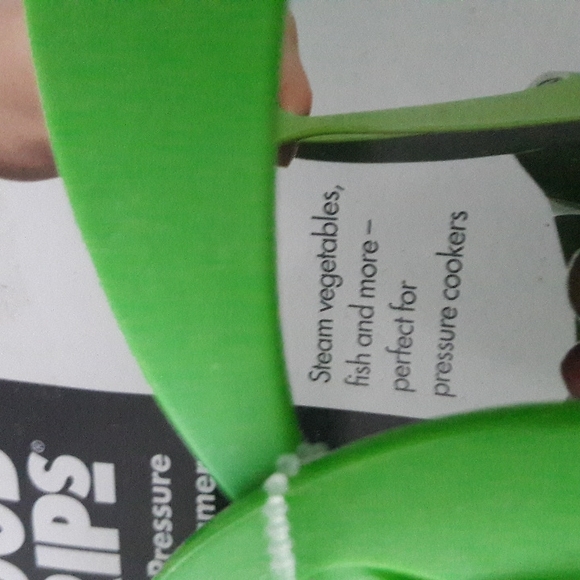 NWT Silicone Pressure Cooker Steamer - Picture 6 of 6